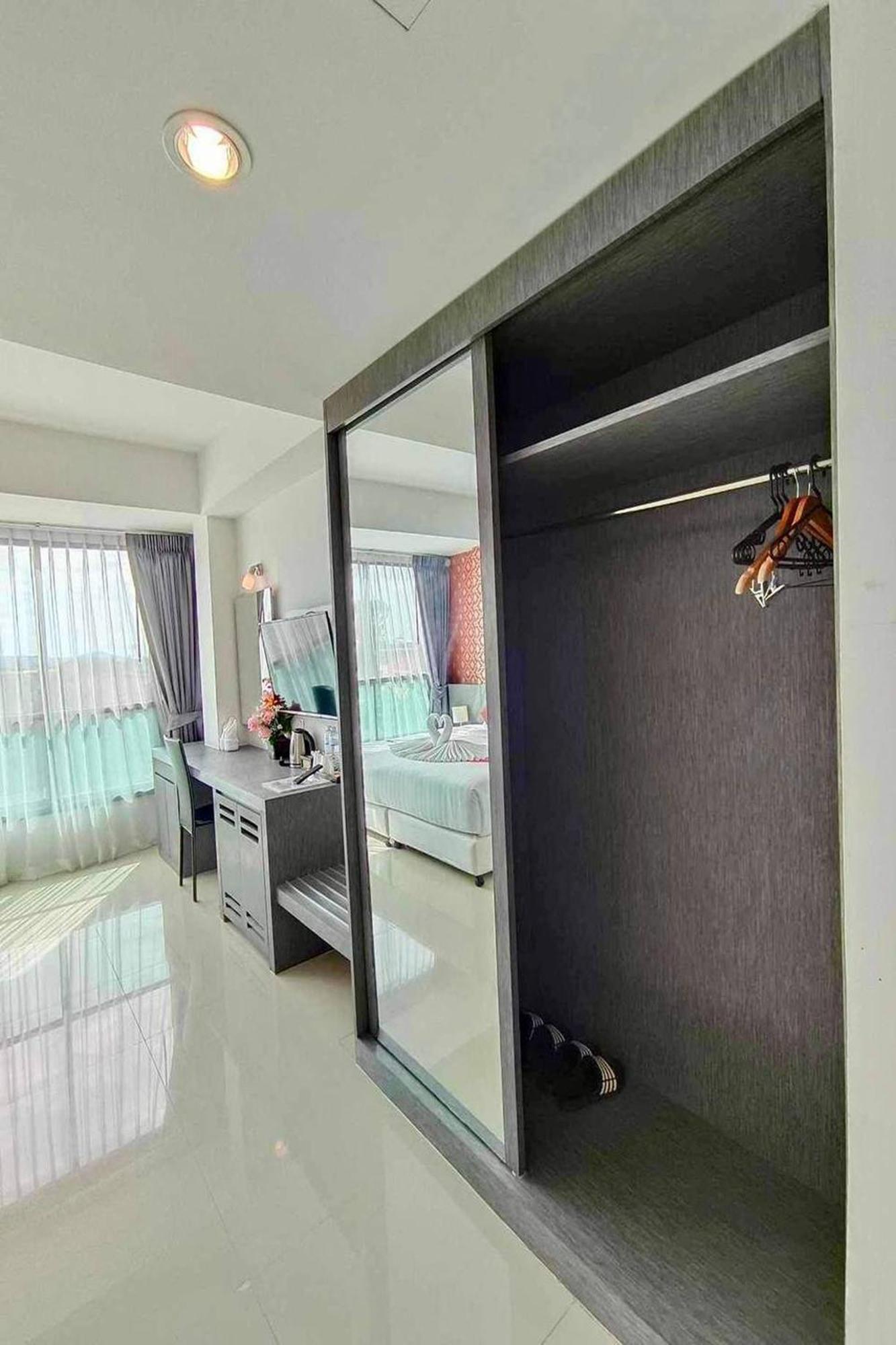 The Thames Pool Access Resort & Villa - Sha Extra Plus Chalong Exteriör bild